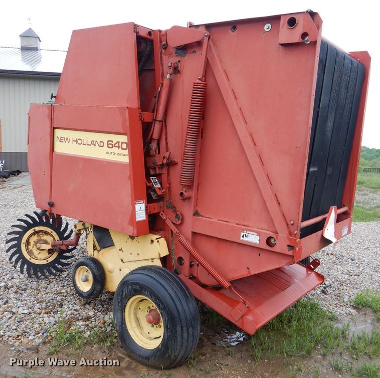 image for item DM4294 1994 New Holland 640  round baler