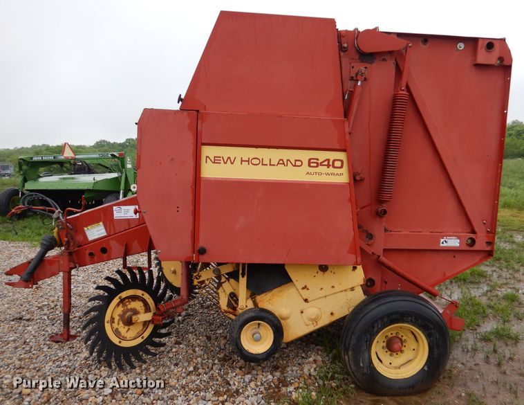 image for item DM4294 1994 New Holland 640  round baler
