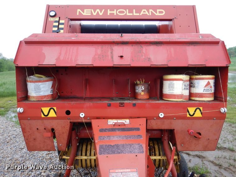 image for item DM4294 1994 New Holland 640  round baler