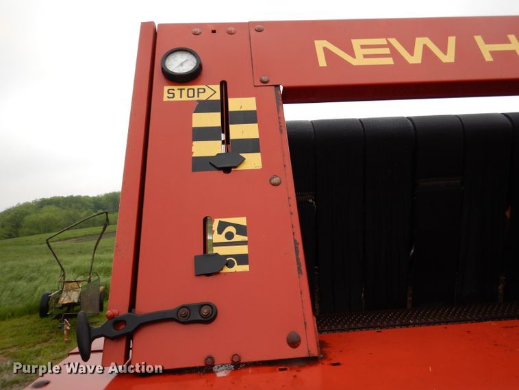 image for item DM4294 1994 New Holland 640  round baler