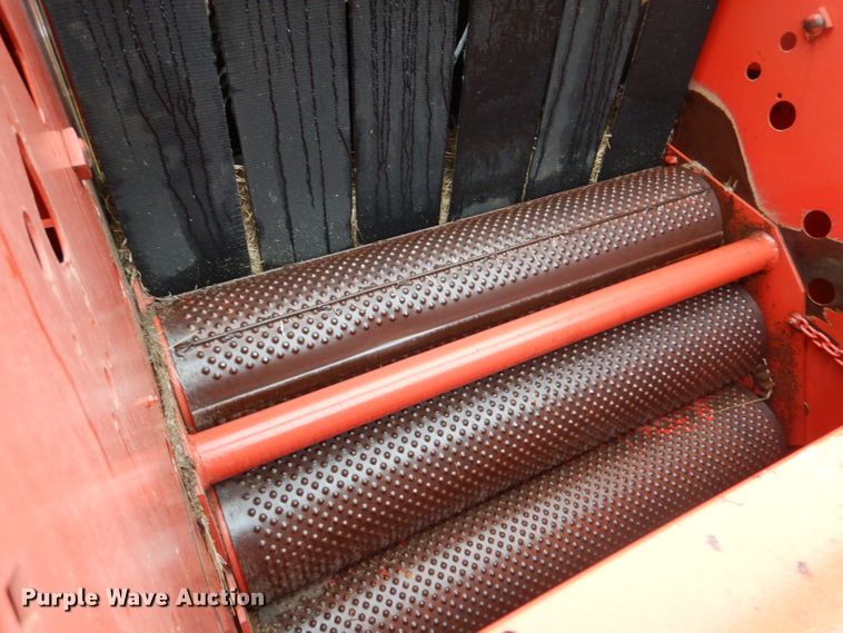 image for item DM4294 1994 New Holland 640  round baler