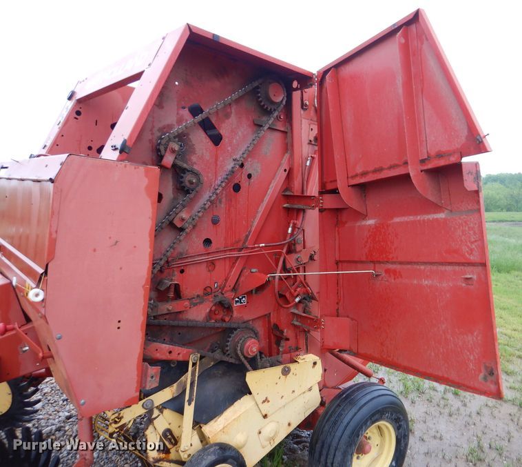 image for item DM4294 1994 New Holland 640  round baler