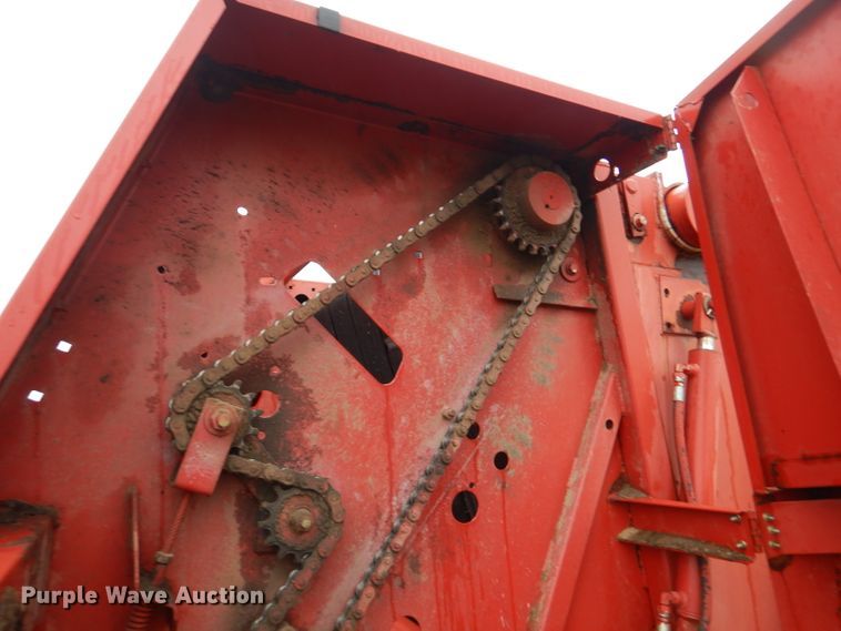 image for item DM4294 1994 New Holland 640  round baler