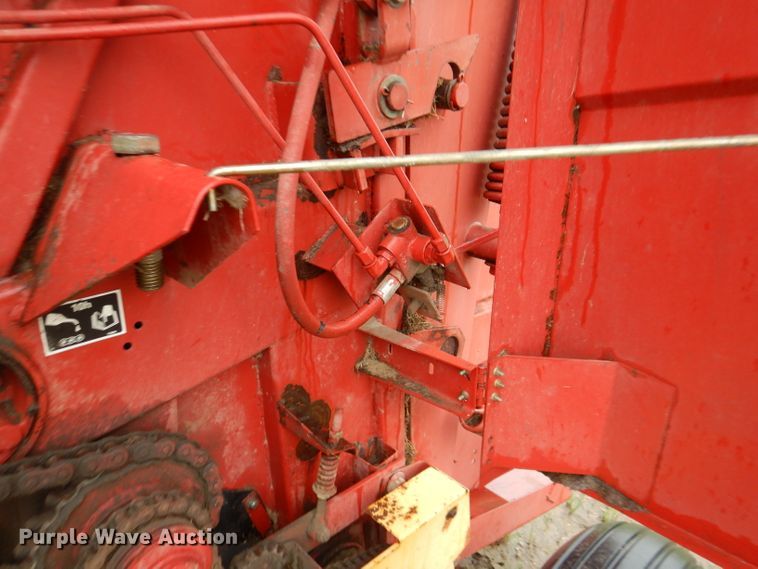 image for item DM4294 1994 New Holland 640  round baler