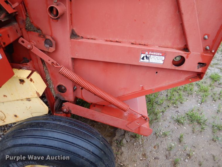image for item DM4294 1994 New Holland 640  round baler