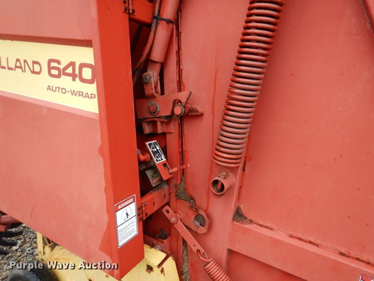 image for item DM4294 1994 New Holland 640  round baler