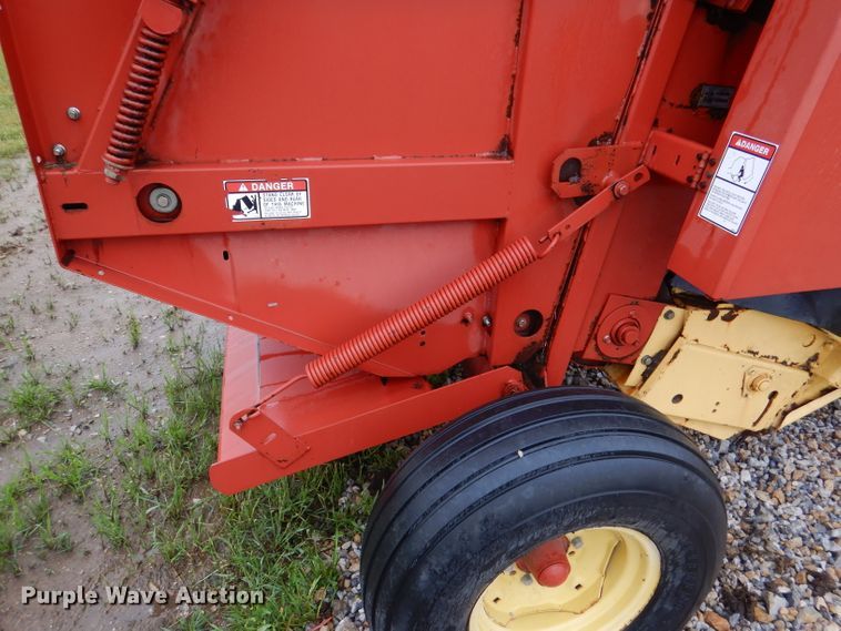 image for item DM4294 1994 New Holland 640  round baler