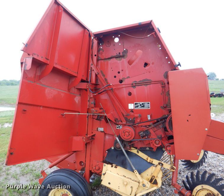 image for item DM4294 1994 New Holland 640  round baler