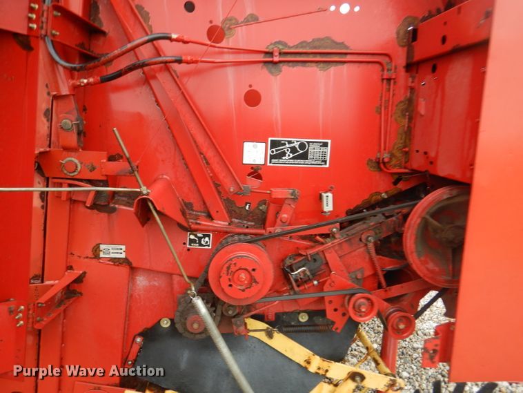 image for item DM4294 1994 New Holland 640  round baler