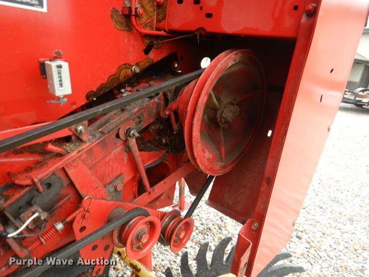 image for item DM4294 1994 New Holland 640  round baler