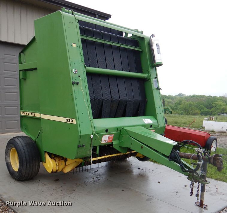 image for item DM4295 1985 John Deere 530  round baler