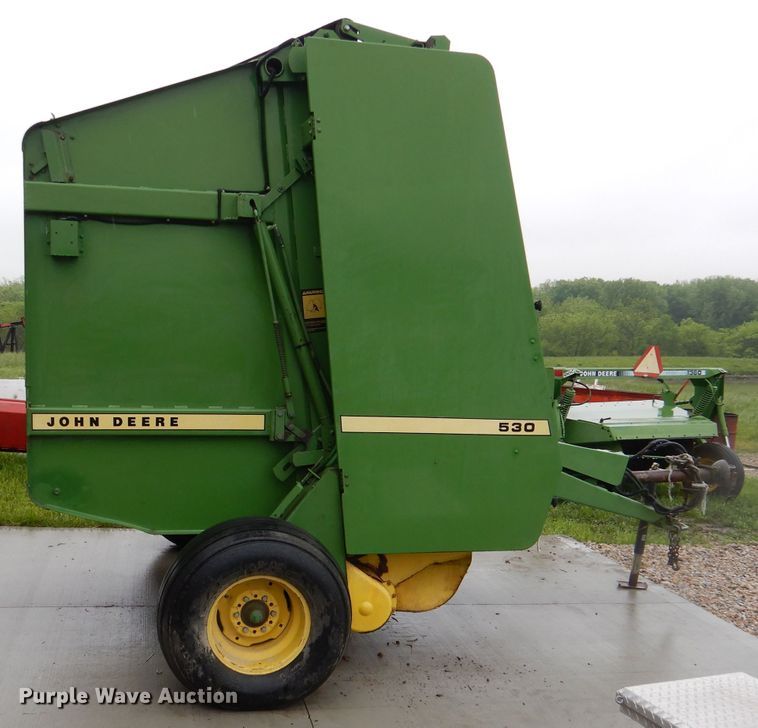 image for item DM4295 1985 John Deere 530  round baler