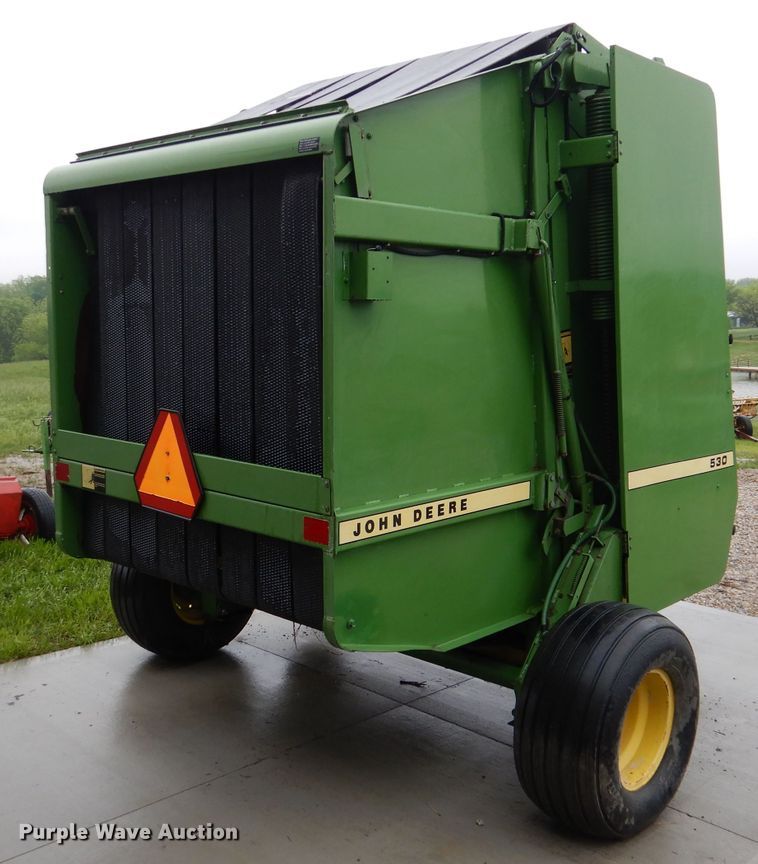image for item DM4295 1985 John Deere 530  round baler