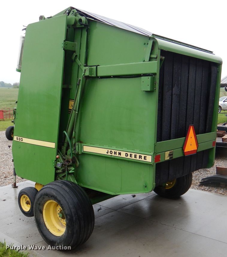 image for item DM4295 1985 John Deere 530  round baler