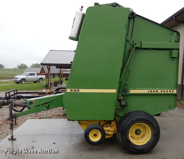 image for item DM4295 1985 John Deere 530  round baler