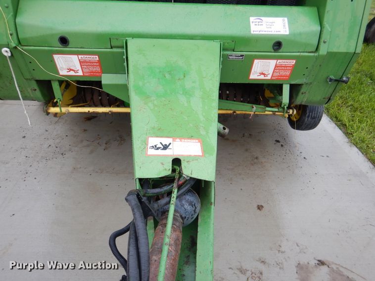 image for item DM4295 1985 John Deere 530  round baler