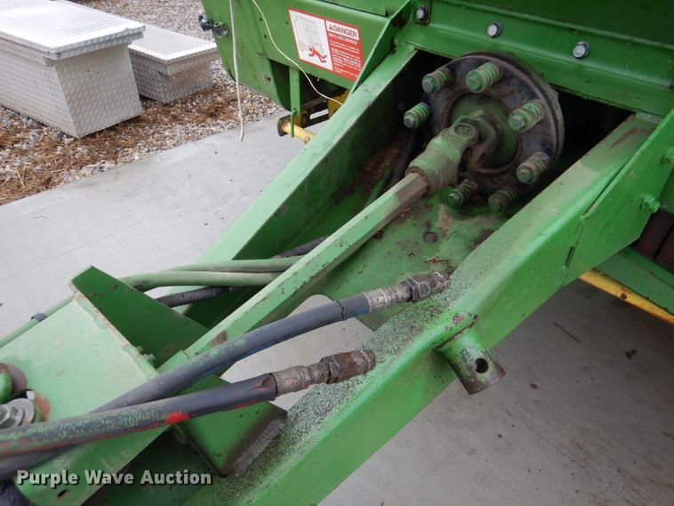 image for item DM4295 1985 John Deere 530  round baler