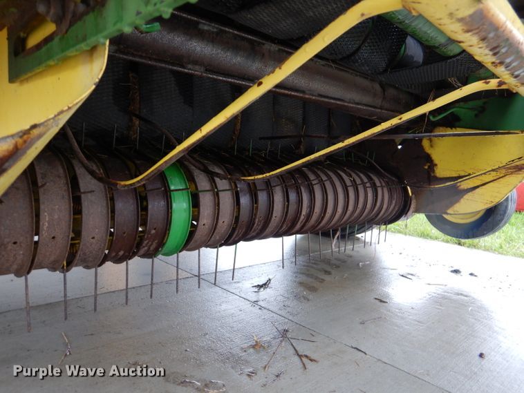 image for item DM4295 1985 John Deere 530  round baler