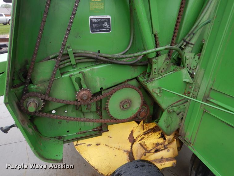 image for item DM4295 1985 John Deere 530  round baler