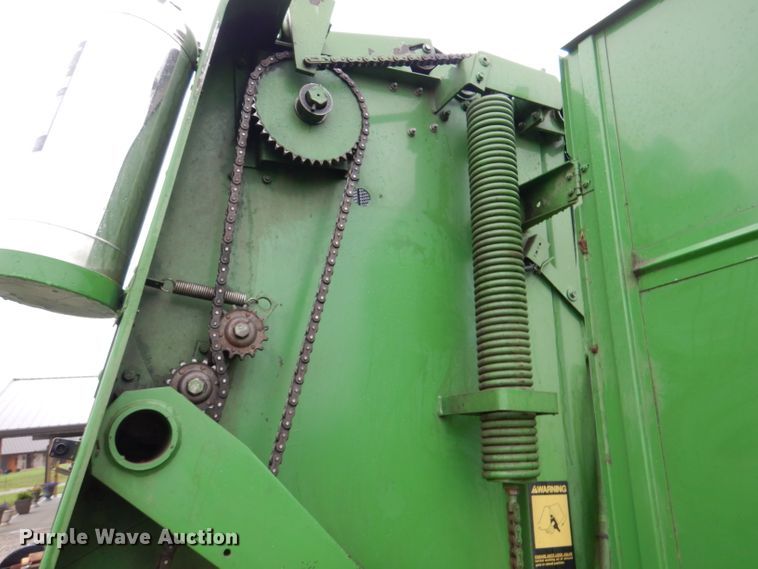 image for item DM4295 1985 John Deere 530  round baler