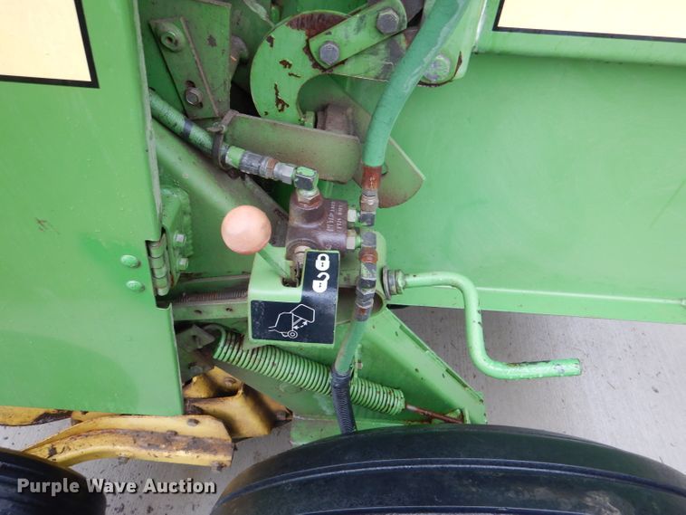 image for item DM4295 1985 John Deere 530  round baler