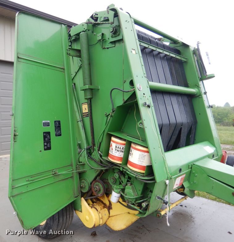 image for item DM4295 1985 John Deere 530  round baler