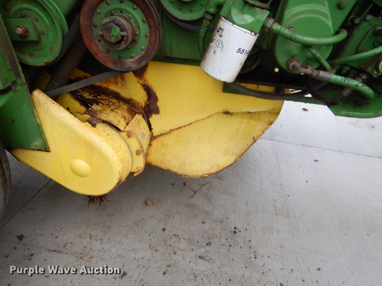 image for item DM4295 1985 John Deere 530  round baler