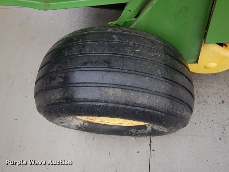 image for item DM4295 1985 John Deere 530  round baler