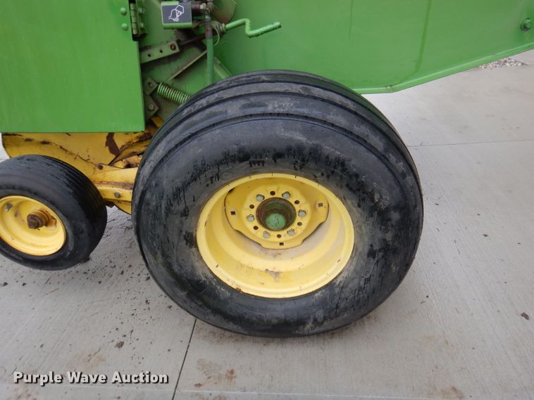 image for item DM4295 1985 John Deere 530  round baler