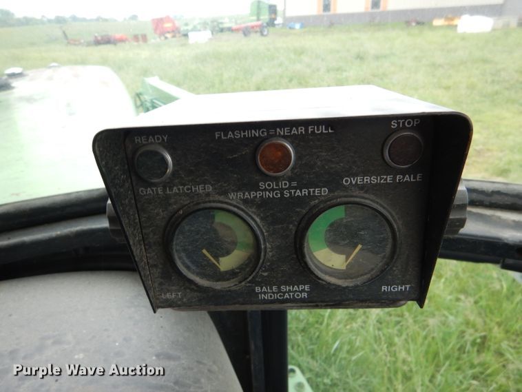 image for item DM4295 1985 John Deere 530  round baler