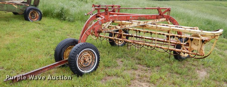 image for item DM4296 New Holland 256 hay rake