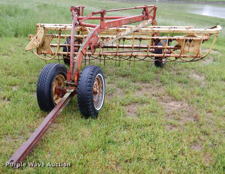 image for item DM4296 New Holland 256 hay rake