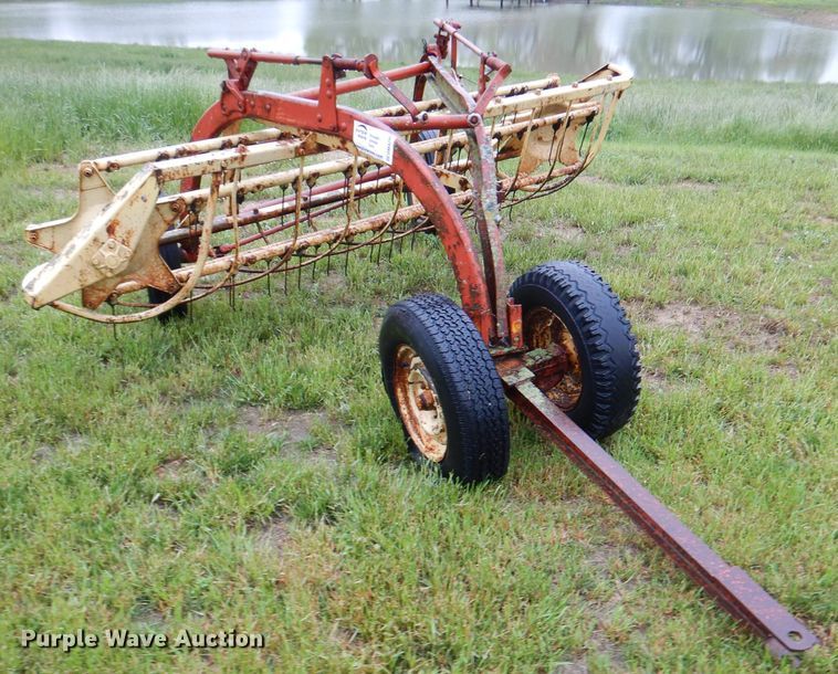 image for item DM4296 New Holland 256 hay rake