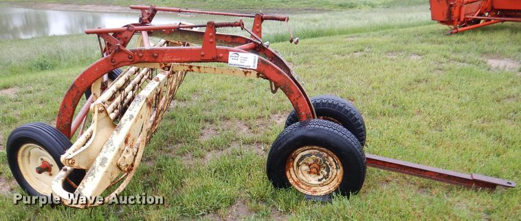 image for item DM4296 New Holland 256 hay rake