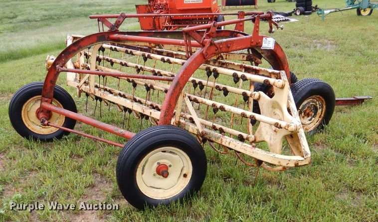 image for item DM4296 New Holland 256 hay rake