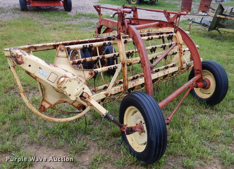 image for item DM4296 New Holland 256 hay rake