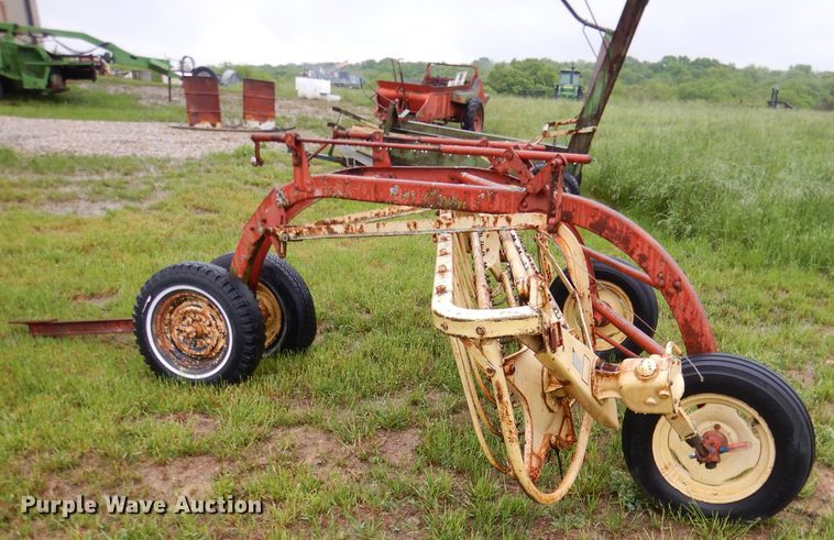 image for item DM4296 New Holland 256 hay rake