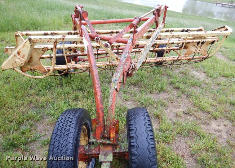 image for item DM4296 New Holland 256 hay rake