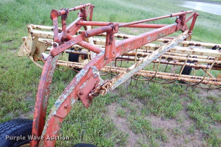 image for item DM4296 New Holland 256 hay rake