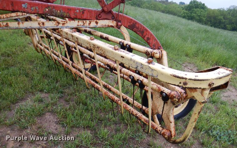 image for item DM4296 New Holland 256 hay rake