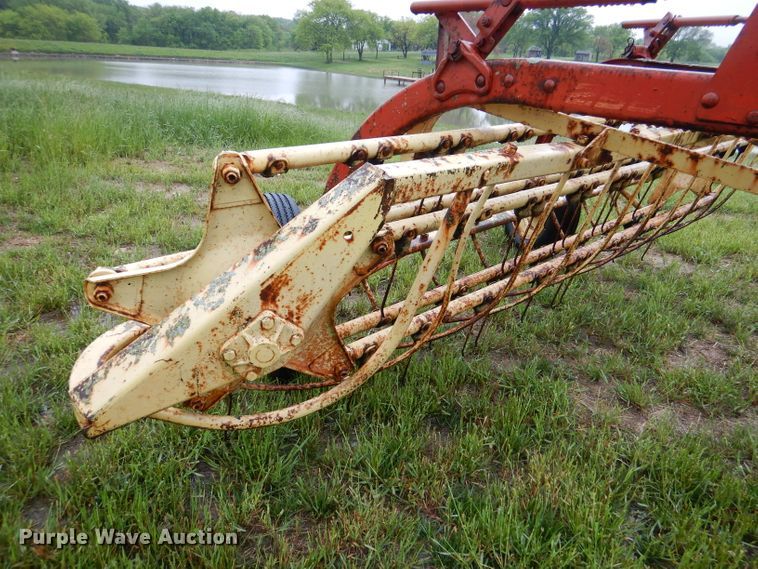image for item DM4296 New Holland 256 hay rake