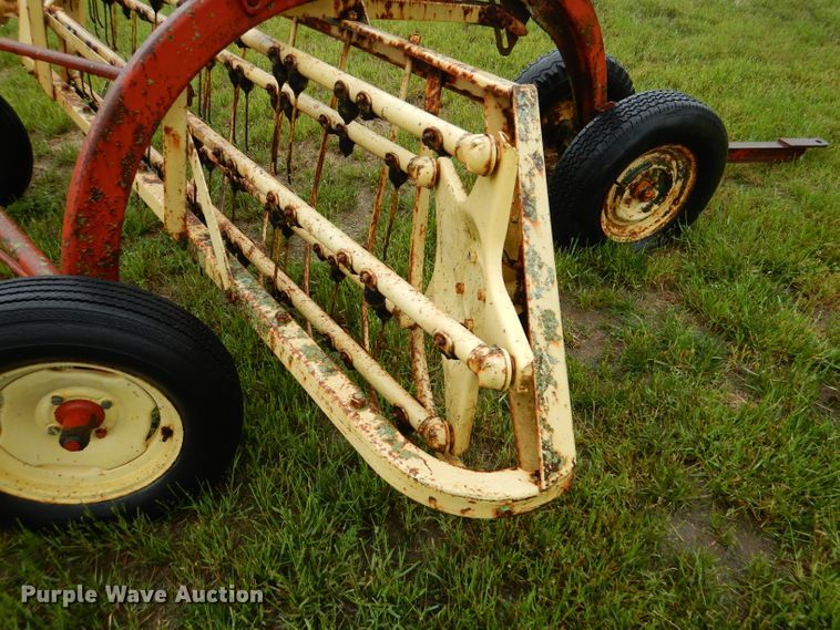 image for item DM4296 New Holland 256 hay rake