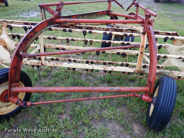 image for item DM4296 New Holland 256 hay rake