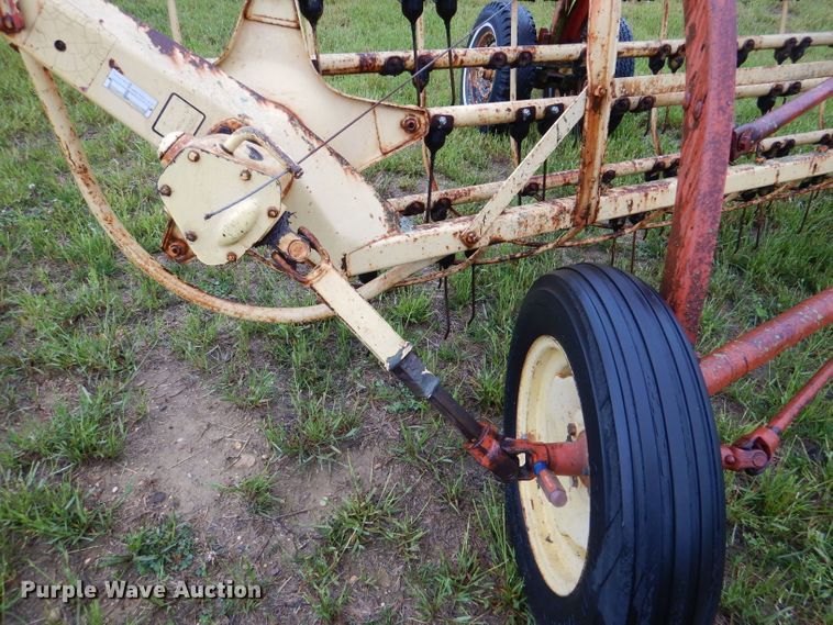 image for item DM4296 New Holland 256 hay rake