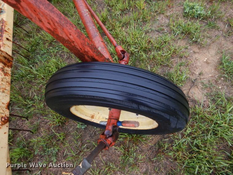image for item DM4296 New Holland 256 hay rake