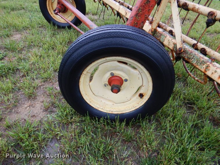 image for item DM4296 New Holland 256 hay rake