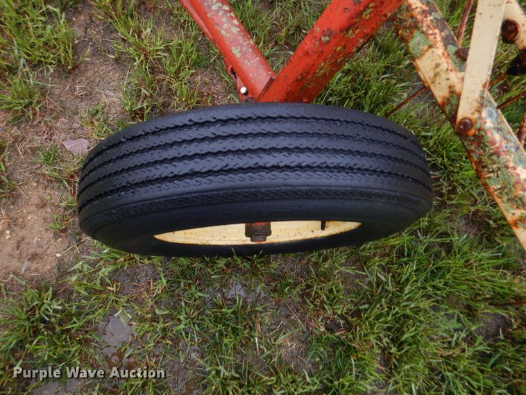 image for item DM4296 New Holland 256 hay rake