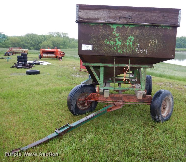 image for item DM4298 Huskee  gravity wagon