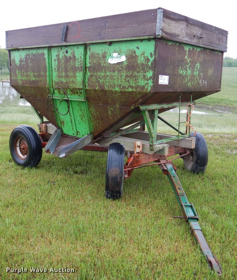 image for item DM4298 Huskee  gravity wagon