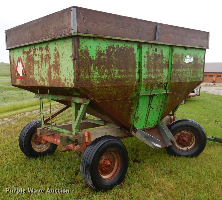 image for item DM4298 Huskee  gravity wagon